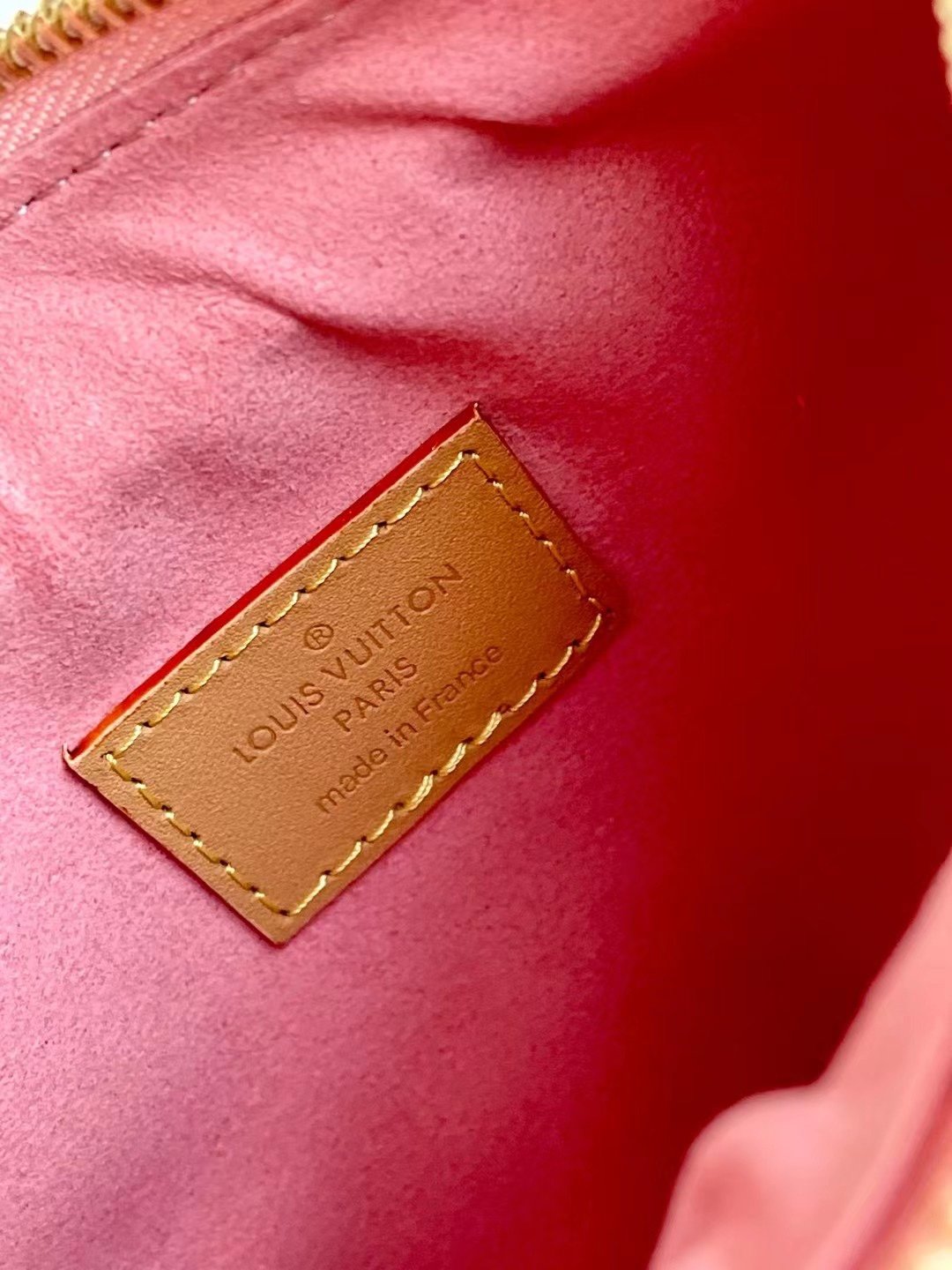 Louis Vuitton M81098 Loop 24cm Pink