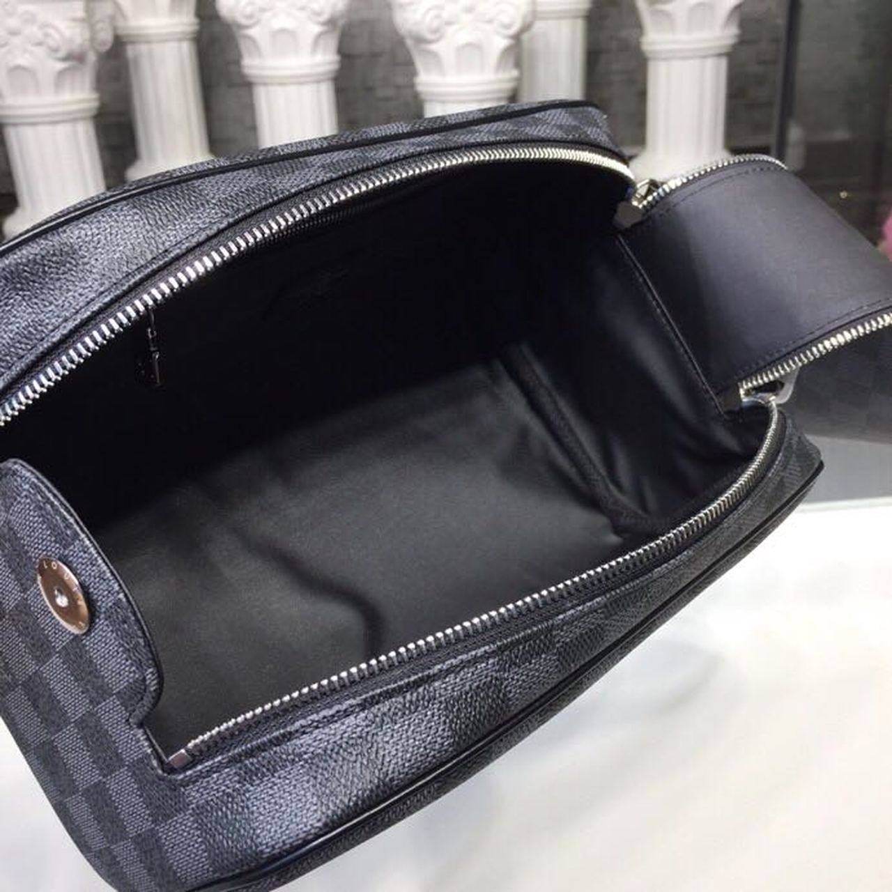 Louis Vuitton King Size Toiletry Bag 28cm Damier Graphite Canvas Spring/Summer Collection N47527, Black