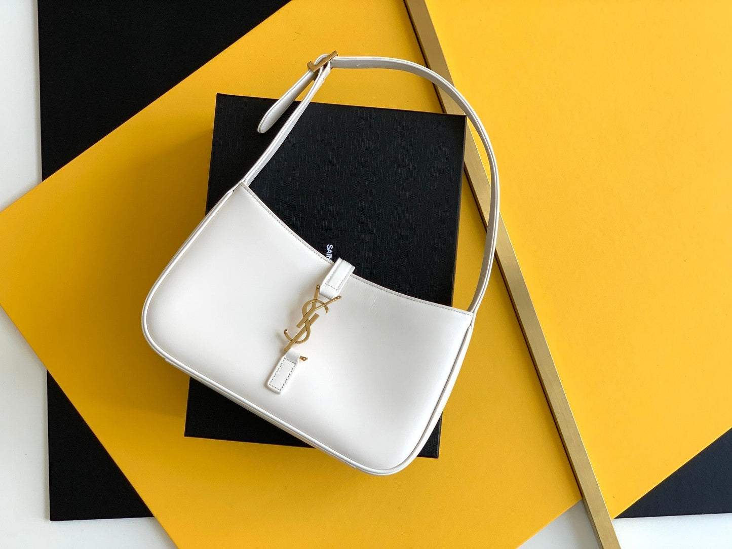 Saint Laurent LE5A7 Hobo Bag 25cm