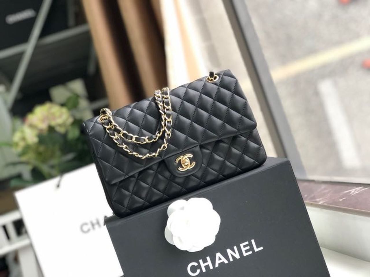 Chanel Classic Flap Bag 25cm Gold Hardware Lambskin Leather Spring/Summer Collection Black