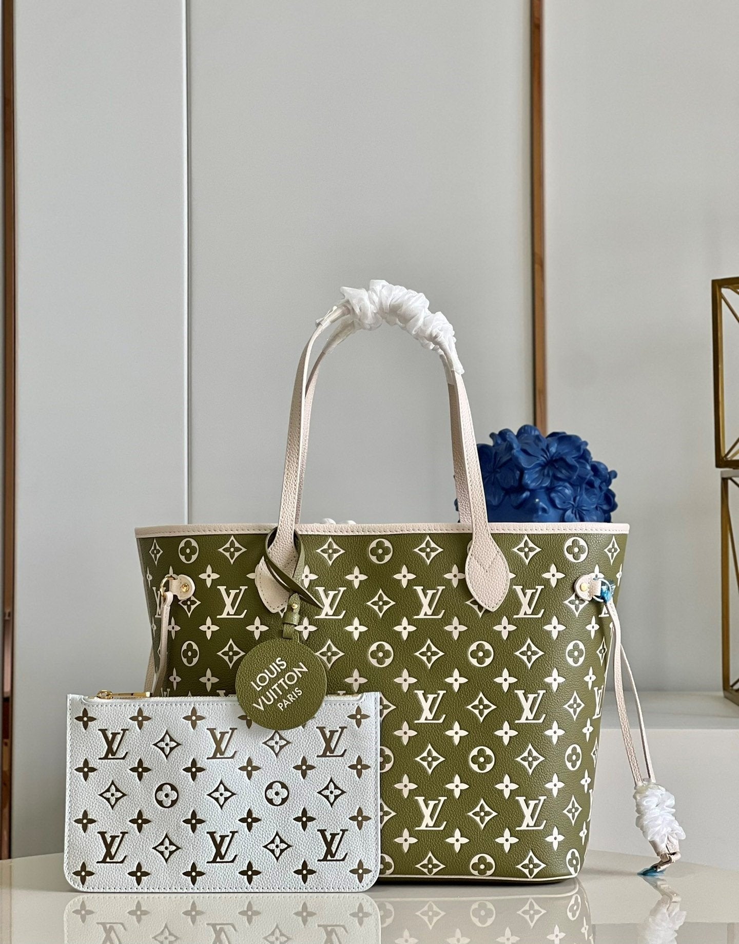 Louis Vuitton Neverfull MM Monogram Empreinte Kaki / Beige For Women, Women’s Handbags, Tote Bags 31cm LV M46102