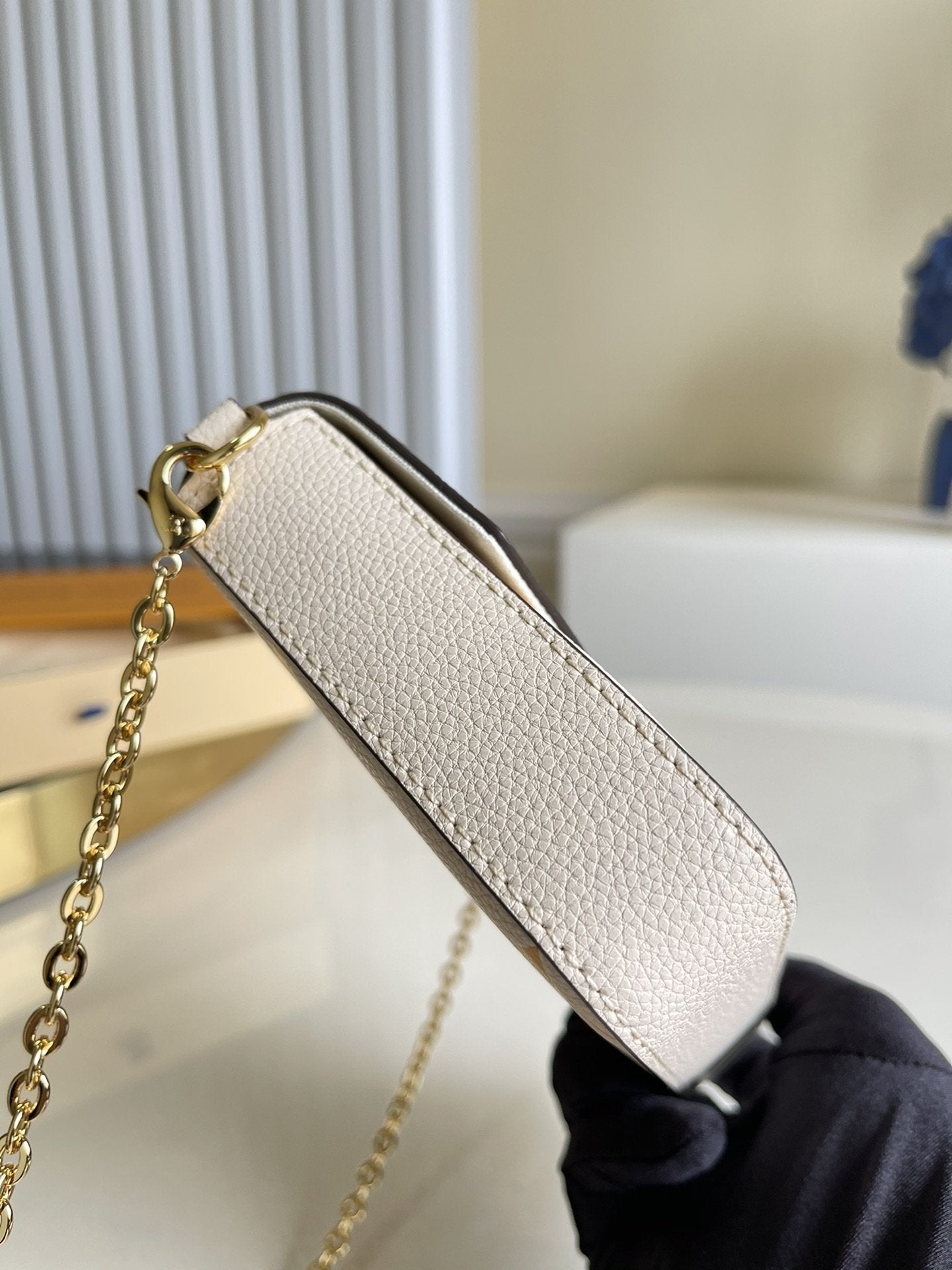 Louis Vuitton Pochette By The Pool 21cm White